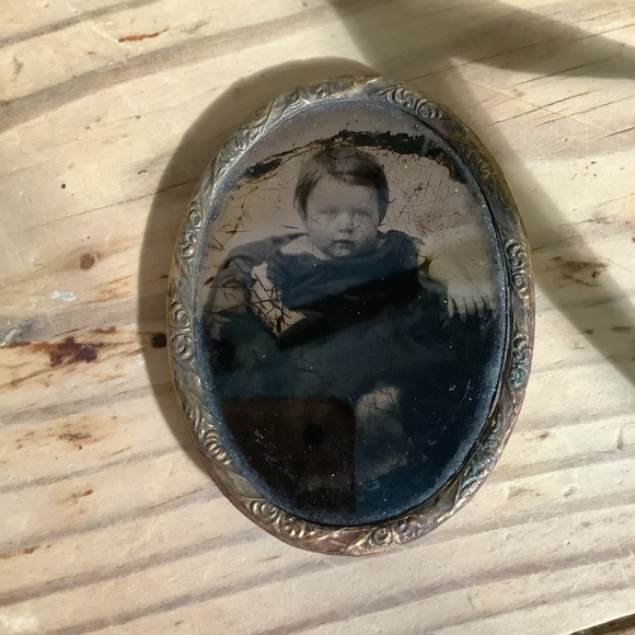 Victorian Antique Moody Spooky Dark Academia Little Girl Picture - Picture 1 of 3